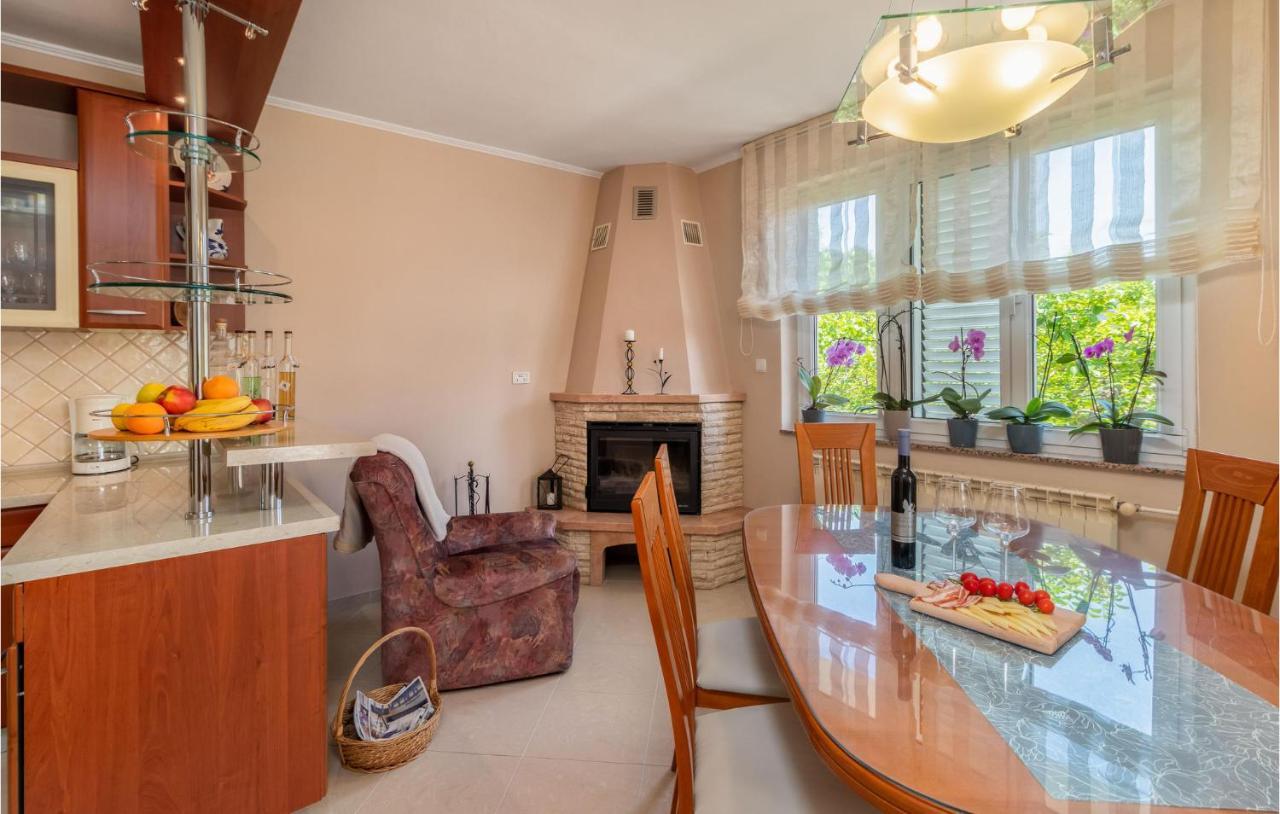 1 Bedroom Awesome Apartment In Kampor 外观 照片