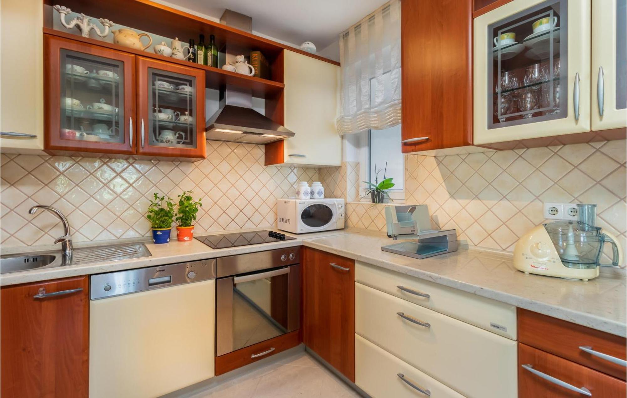 1 Bedroom Awesome Apartment In Kampor 外观 照片